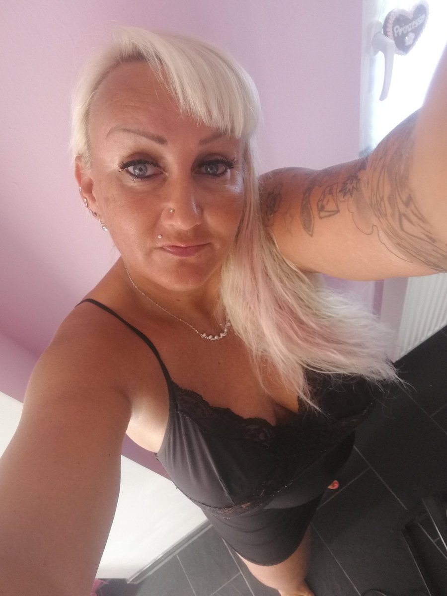 KittyWilder00's tweet photo. Moin moin 🌞
Bin jetzt vor der Webcam! Kommst du auch?!
#mdh #livestrip #visitx #camworld #mydirtyhobby #777livecams #amateurcommunity #big7 #sexy #germanmilf #blondesgift https://t.co/tBPyUwGe5a