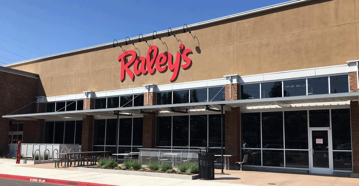 Howecorp's tweet image. Raley’s relaunches store-brand chicken – all chicken will be antibiotic-free and in recyclable packaging: ow.ly/cHoA50uEYfs #meatcounter #Howeice