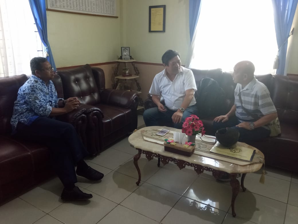 BPBAPTakalar's tweet photo. #SahabatBudidaya ..kunjungan dosen dari Universitas Shanghai China dalam rangka koordinasi kegiatan pengembangan budidaya kakap putih,bawal bintang.
@susipudjiastuti ,@s_soebjakto ,@BudidayaKKP ,@HartantoNono https://t.co/uHnG5YjdBS