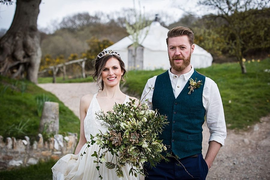 Eco luxe elopement wedding inspiration photoshoot at River Cottage thenaturalweddingcompany.co.uk/blog/2019/06/e…