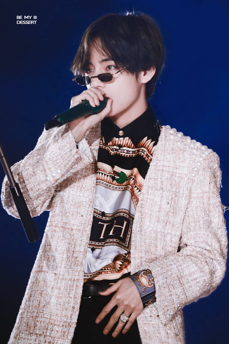 _SweetenerV's tweet photo. 190616 FM
#TAEHYUNG #뷔 #BTSV #V
#김태형 #태형 #방탄소년단뷔 @BTS_twt https://t.co/aU4aX2B8Jr