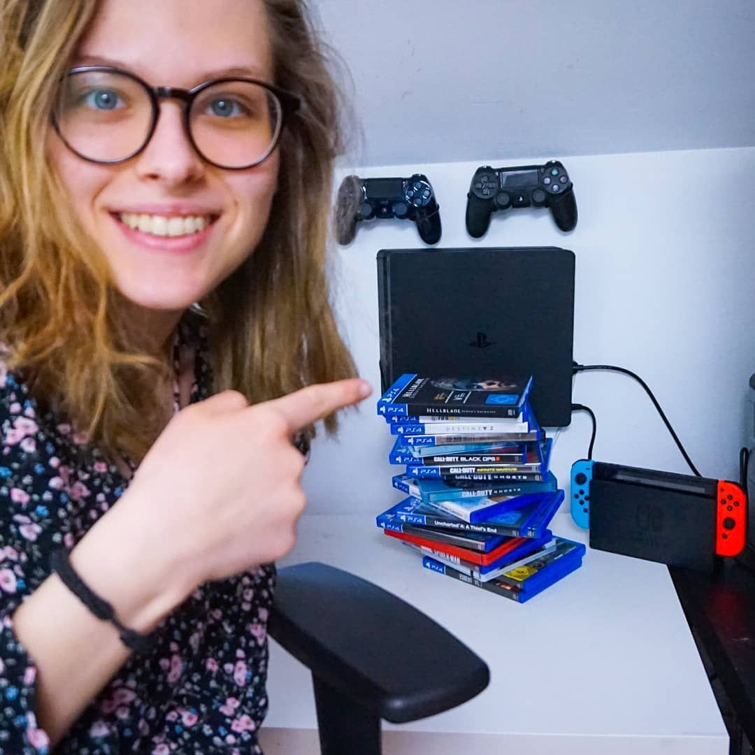 Floatinggrip's tweet photo. Monday mood! ๐
Thank you for sharing your @floatinggrip setup with us @xnadzika
-------
Shop here: https://t.co/jP0r07lu0Z
-------
#playstation4 #ps4 #ps4original #gamingsetup #setupgoals #home #living #gaming #gamergirl #gamers #floatinggrip #controllers #console https://t.co/Y78tJjdu9z