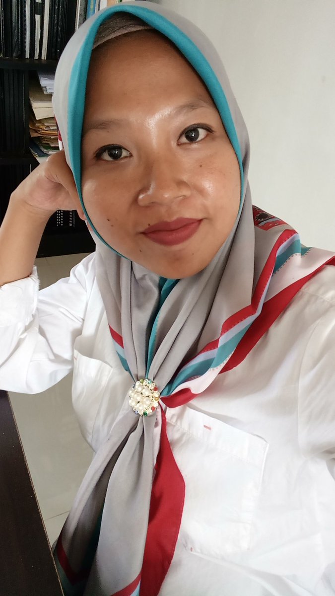 Dayah004_'s tweet photo. Senin lagi😂😂 https://t.co/kaSZpN85kf