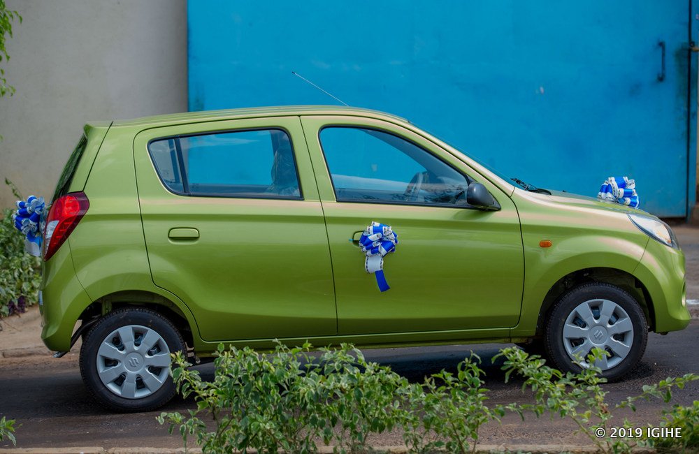 IGIHE's tweet photo. Nizigiyimana Jean Marie Vianney utuye mu Karere ka @Gasabo_District, yakabije inzozi zo kuba uwa mbere mu muryango we utunze imodoka, ayikesha kugura isabune ebyiri zikorwa na @TrustindLtd . IGIHE #RwOT #ShashagiranaNaClear

→https://t.co/2gWSuCIPHR

✍ @AkayezuJa https://t.co/V0aeA87m0b