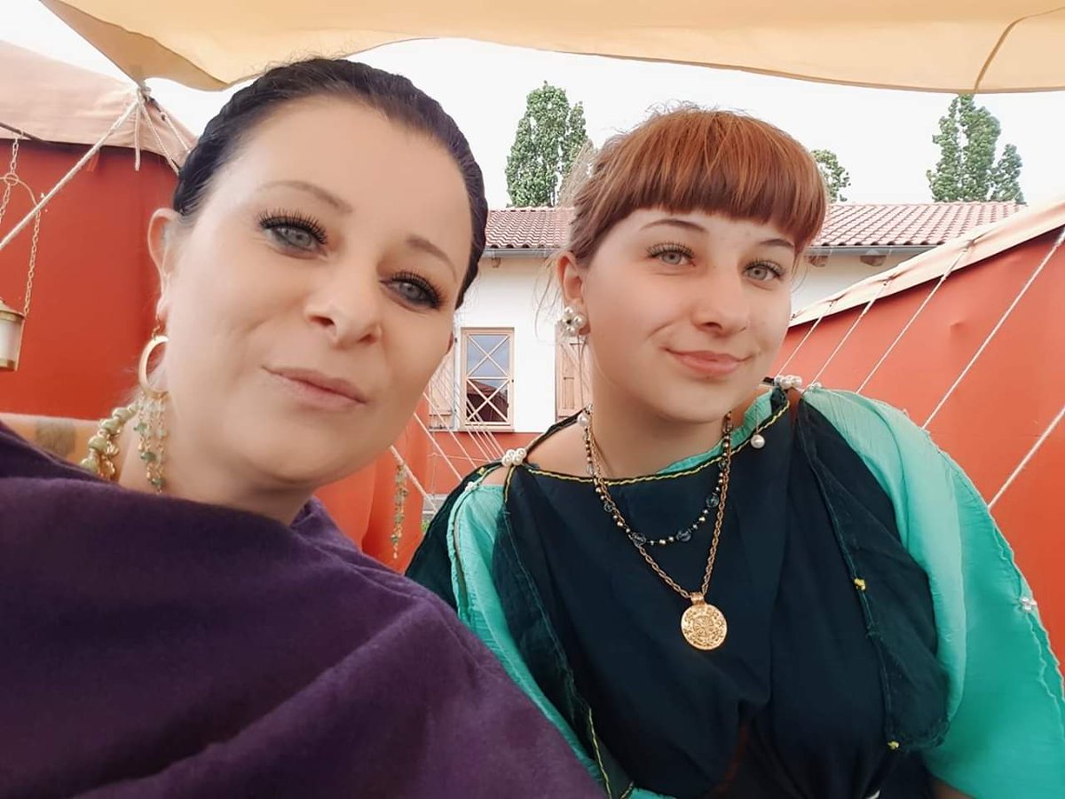 Praefectvs_Prae's tweet photo. Dankeschön für das unvergessliche Wochenende auf der römischen Villa Haselburg im Odenwald 😍😍
#römischevillahaselburg #haselburg #Odenwald #Familia_Poppaea #FamiliaPoppaea #PraefectvsPraetorio #Praefectvs_Praetorio #Archaeology #Roman #reenactment #bestfamily
#praetorianguard https://t.co/rWiFadx5f6