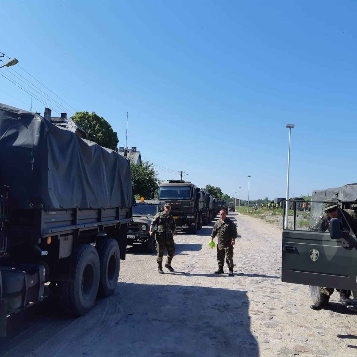 ObranaTweetuje's tweet image. Do polského vojenského výcvikového prostoru Orzysz na cvičení #Dragon19 se přesunuli první vojáci ze #71mpr. Do přípravy mezinárodní brigády sil velmi rychlé reakce se zapojí 350 českých vojáků s více než 50 kusů techniky. #VJTF #WeAReNATO