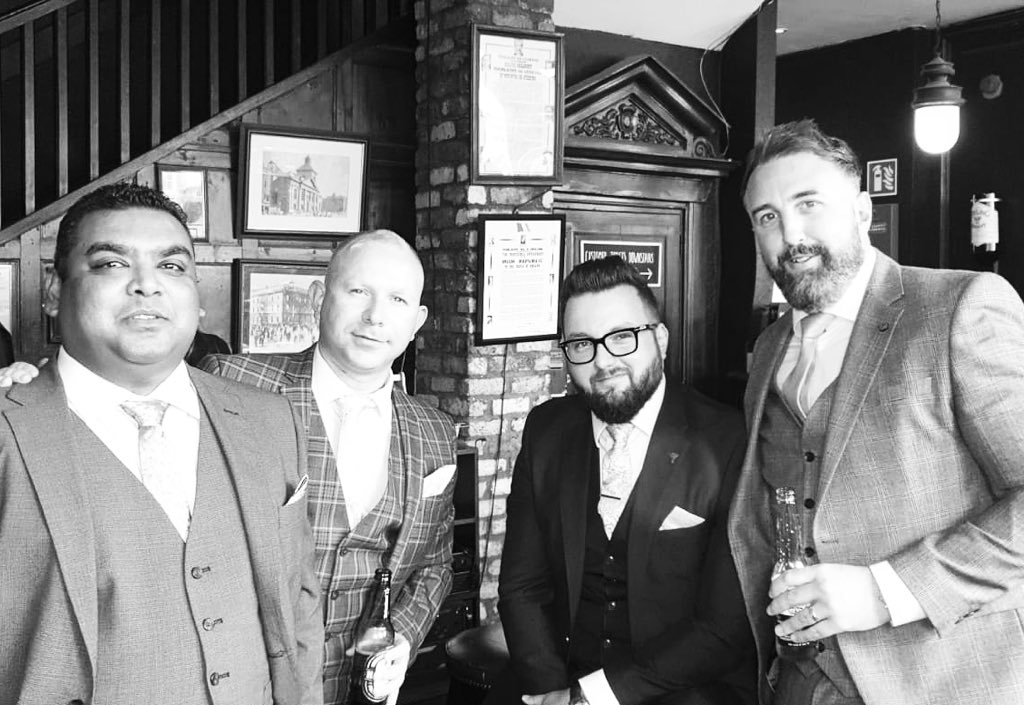 FMIHeadOffice's tweet photo. Meet Peter - Sales Manager of the Year! 🏆(4th from left)
Peter leads a brilliant team, always striving for best quality sales, developing the relationship with customers always going the extra mile. In partnership w our client @ElectricIreland - We are so proud. #SalesChamp19 https://t.co/M9Dffj1QJ9