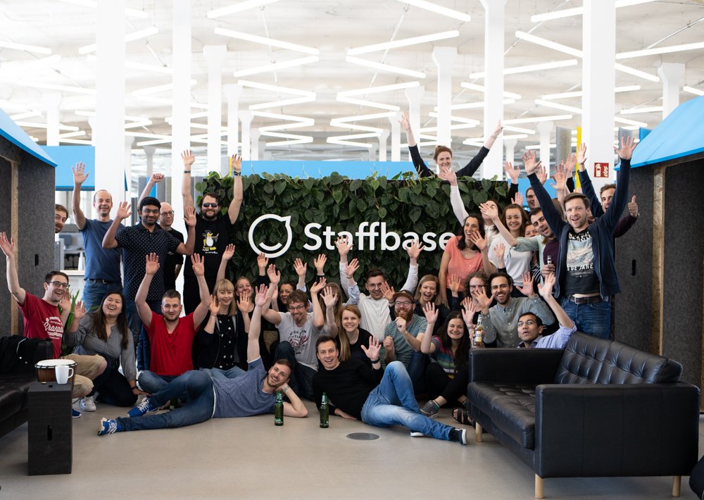 StaffbaseDACH's tweet photo. @StaffbaseHQ  bekommt Besuch 🔜 Am Mittwoch wird der sächsische Ministerpräsident Michael Kretschmer und die Oberbürgermeisterin von Chemnitz Barbara Ludwig im Staffbase HQ vorbeischauen und einen Rundgang in unserem Office im Wirkbau machen.💪 https://t.co/p5Dtcu9L24