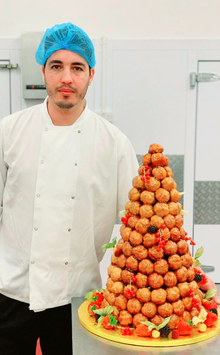hugoschugosc's tweet photo. well well well.. look who decidede to show up... Hello MONDAY #profiteroles #frenchstyle  #work #monday #cake #wedding #croquembouche #french #love #caramel #sugar #sweet #london https://t.co/ar4Tn5kx0I