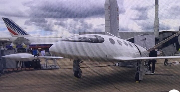 centthor's tweet photo. H-45 mn ✈️🚀🛩

EN IMAGES - @salondubourget offre une opportunité unique aux visiteurs de voir des dizaines d’appareils civils et militaires. #aéronautique 

https://t.co/2IdlUamBag https://t.co/bgYkK0d6KQ