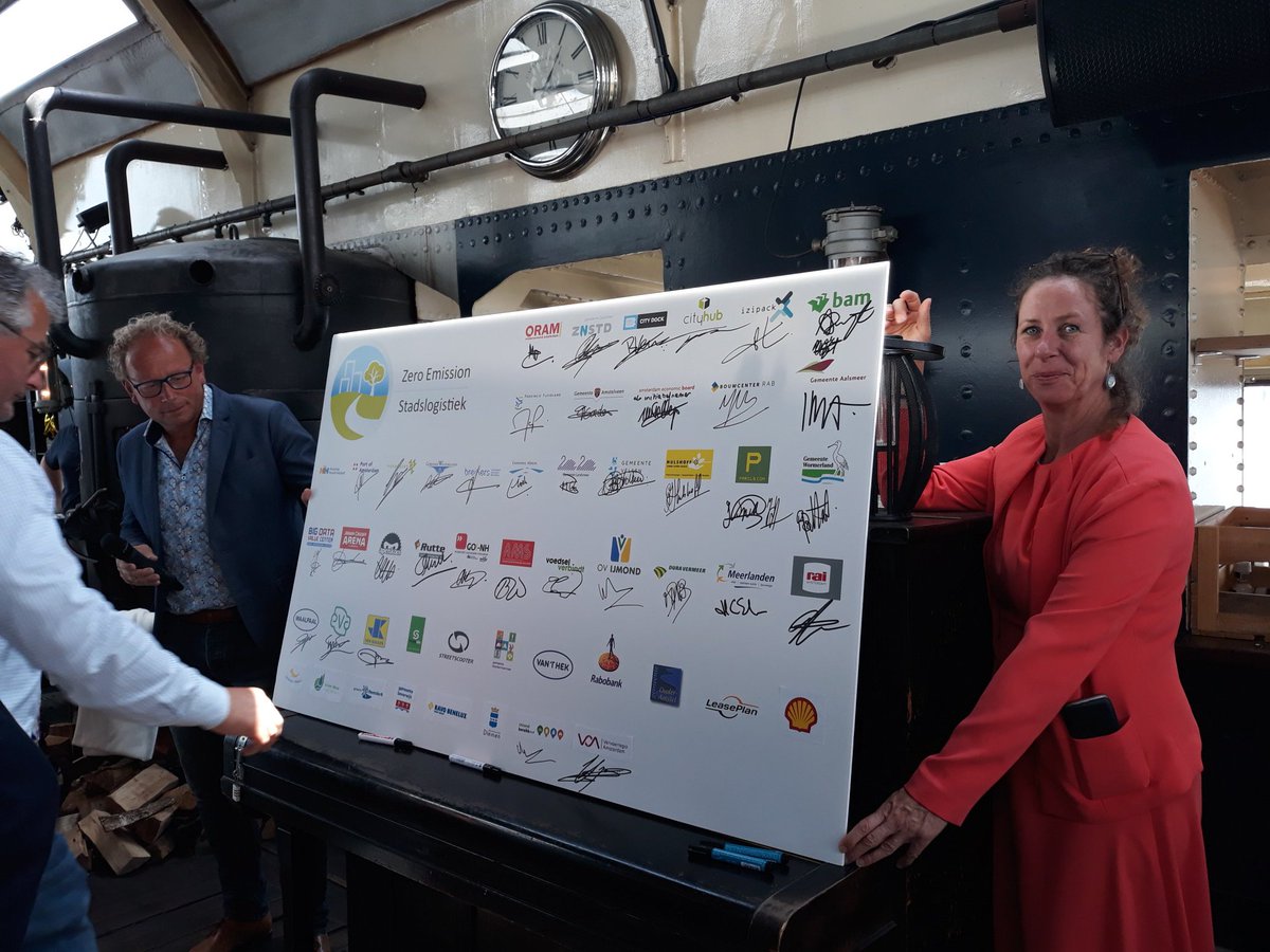 Namens <a href="/meerlanden/">Meerlanden</a> de @GreenDealZES ondertekenen tijdens #SOTR2019 Op naar volledig Emissievrij vervoer in de regio
