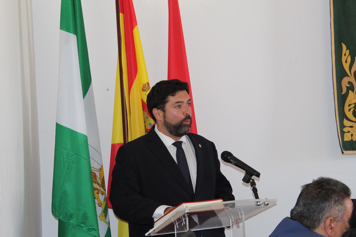 1200 desempleados en Lora en mayo, 577 menos que hace 4 años, cuando empezó el primer mandato de <a href="/pploradelrio/">PP de Lora del Río</a>, liderado por <a href="/antonioenamorao/">Antonio Enamorado</a>. El mejor dato de la última década #LoraDelRioEsEmpleo