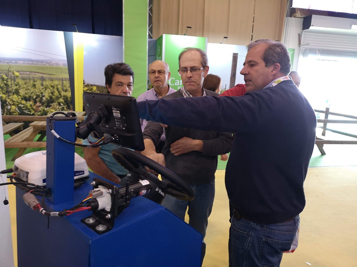 Vantageoeste's tweet photo. 📣 Vantage presenta las novedades de #Trimble en la Feria Nacional Agrícola de Santarém https://t.co/0CrKAhwY89 #FNA19 #Agtech #GNSS #Portugal #GFX750 #Autopilot #EZPilot https://t.co/m09k3R4QwO