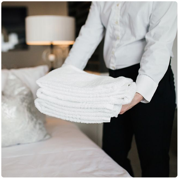 Housekeeping toppers gezocht! 🧹😁

Voor zowel de algemene ruimten als de hotelkamers zijn we op zoek naar medewerkers housekeeping. Word jij onze nieuwe collega? 👌
#vandervalkhotel #vandervalk #hotelvught #housekeeping #medewerkersgezocht #schoonmaak #schoonmakers
