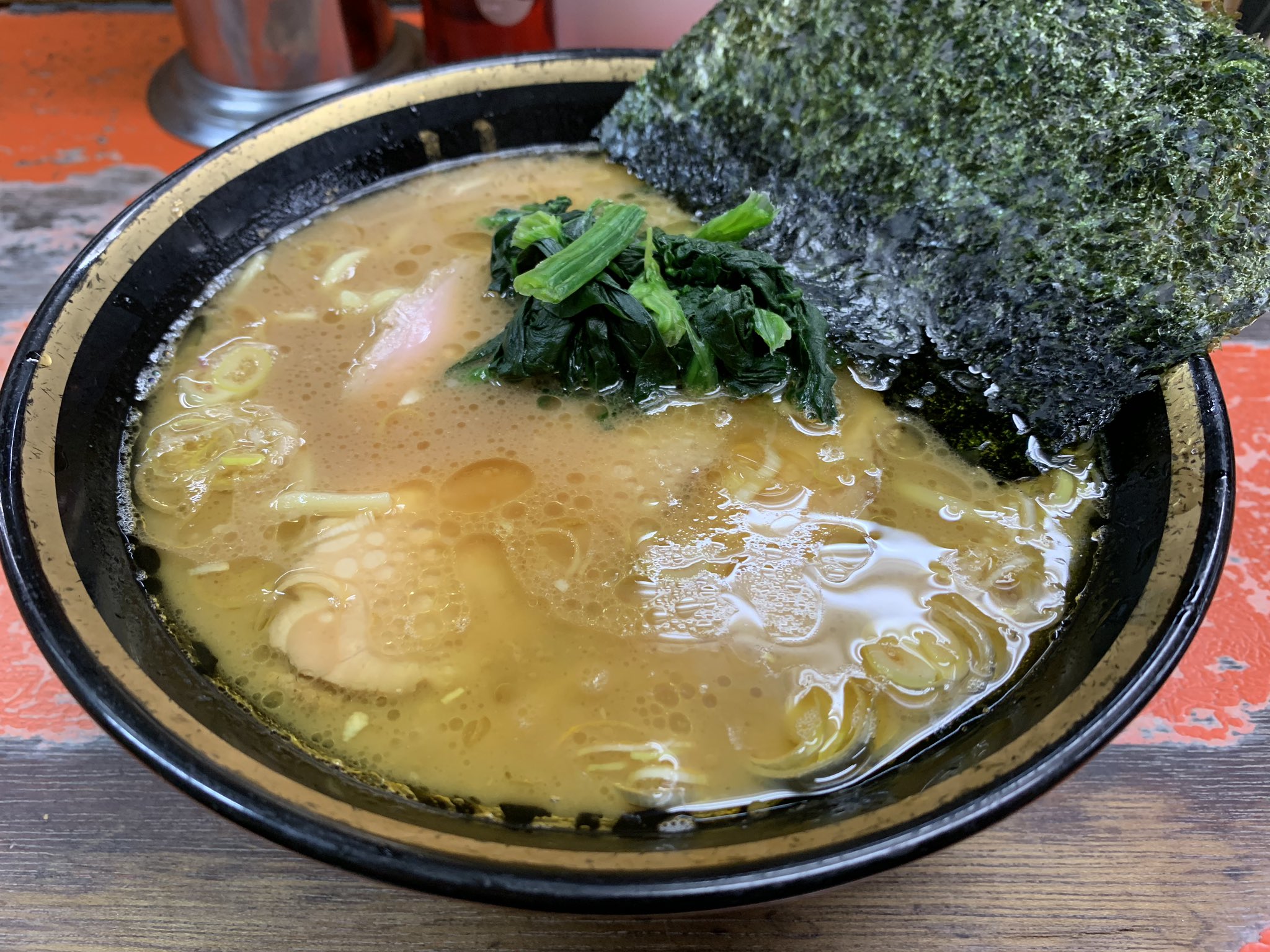 まーくん Go To Eat Ramen ラーメン 林家 木更津 ラーメン 並 6 17夜 吉村家 本牧家 六角家 横濱家 介一家の系譜 千葉県に初めて家系ラーメンを持ち込んだ店 感謝しかない 醤油ダレの勝った醤油豚骨 デフォで鶏油多め 酒井の麺 まるで まーくん Go To Eat Ramen ラーメン 林家 木更津 ラーメン 並 6 17夜 吉村家 本牧家 六角家 横濱家 介一家の系譜 千葉県に初めて家系ラーメンを持ち込んだ店 感謝しかない 醤油ダレの勝った醤油豚骨 デフォで鶏油多め 酒井の麺 まるで