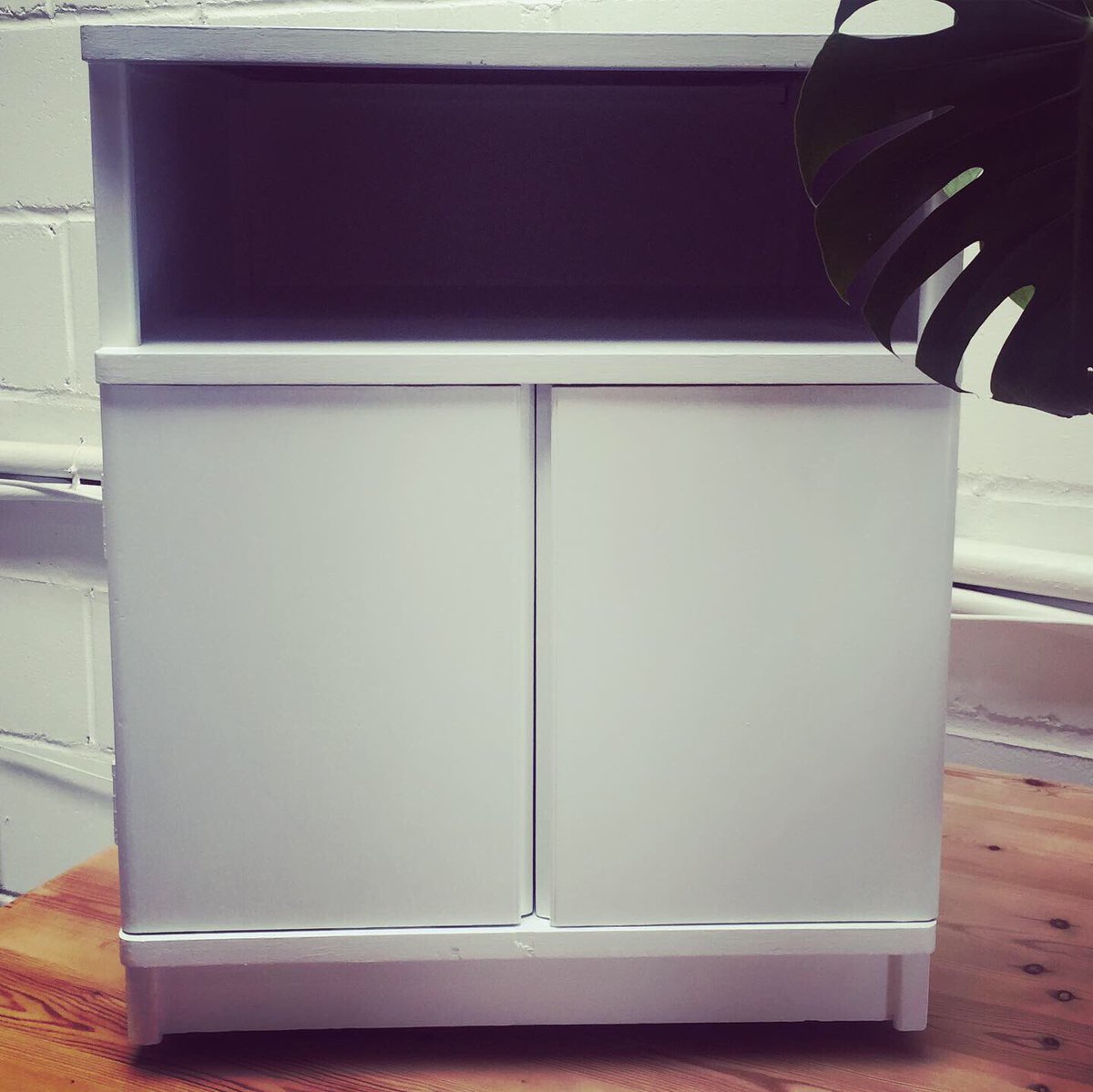 FlamingoTrash's tweet photo. New ๐ฟWork ๐ฟRefurbished #MidCentury #RecordCabinet in summer fresh white w/ our bespoke #Neon additions available on request #BrightonandHove #Ditchling #EastSussex #Vintage #Retro #Vinyl #RecordDeck #Upcycling #HouseOfUp #MonsteraMonday https://t.co/4Dve1IxXLA