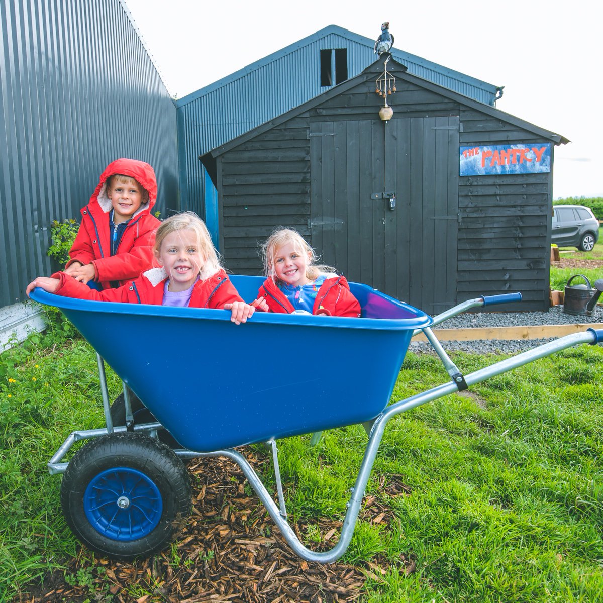 fivelittledoves's tweet photo. Ad | Over on the blog we are sharing our review of @FeatherDownUK and why it is such a great place for family time. Sitting here now on a rainy Monday morning, I'd give anything to be back there! 
https://t.co/XhWTCG7q5b

#featherdown #featherdownglamping #featherdownfarms https://t.co/TqP8Oug0rd