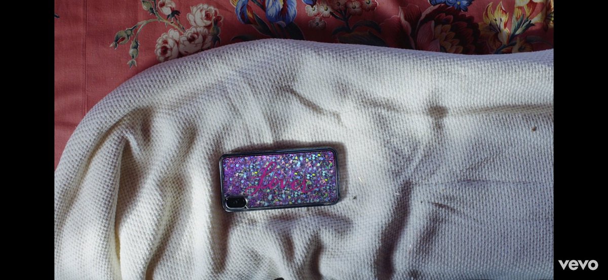 tarahlovestay's tweet photo. Is this the new phone case we are getting for merch! Because I’m obsessed with it!!!! @taylornation13 @taylorswift13 #youneedtocalmdown #iamnotcalm #YNTCDMUSICVIDEO https://t.co/FsUJaLkfmc