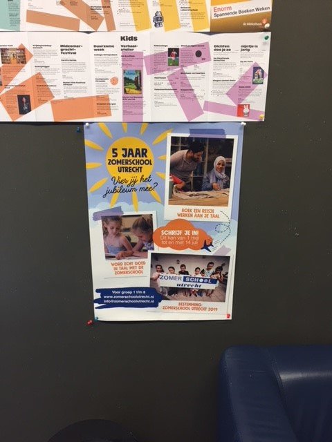 Afgelopen week zag ik bij @bibliotheek030 vestiging Overvecht de posters en folders van de Zomerschool Utrecht. Leerlingen kunnen zich aanmelden tot 14 juli.