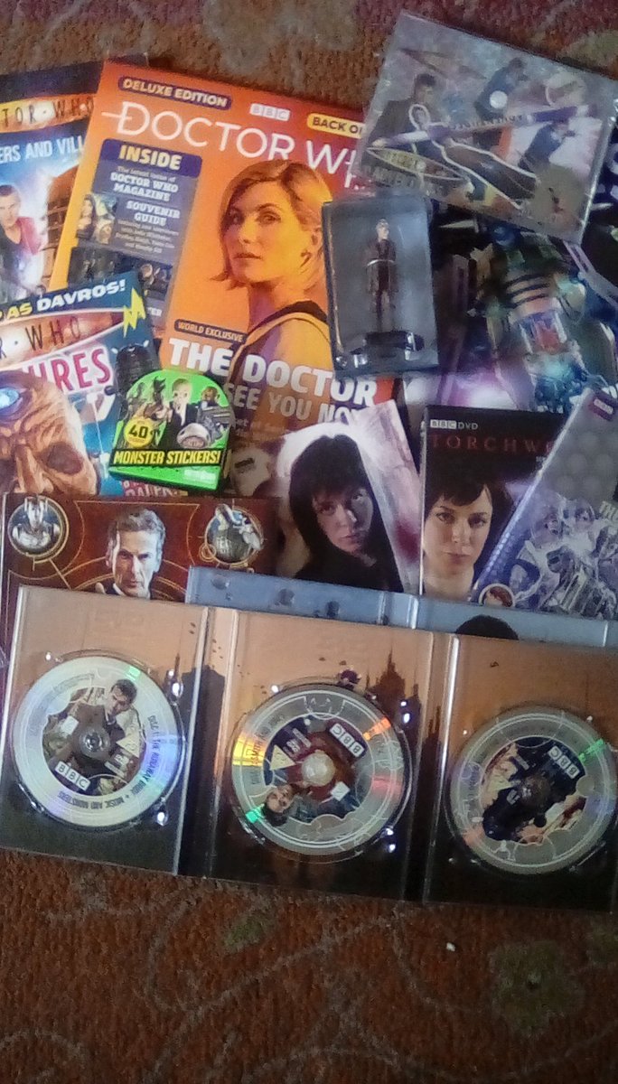 Praxeus_stan's tweet image. Introducing...WHO HELPS OUT! Helping Doctor Who fans out with pieces of merchandise they can't find or afford, completely free! Items include magazines, books, audios, DVDs, toys, figures and trading cards! Check regularly for new listings!