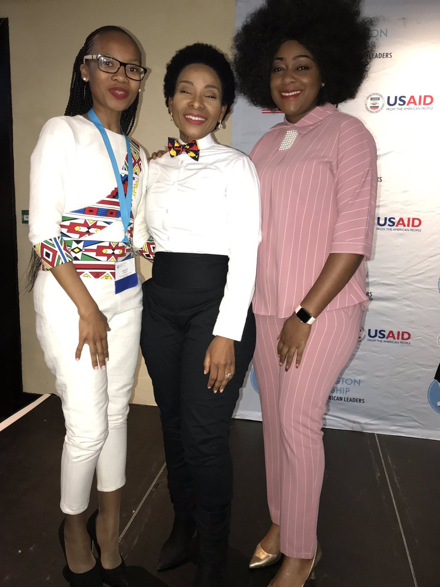 ruzivo_c's tweet photo. Leadership! Mandela Washington Fellowship Southern Africa Regional Advisory Board Chairs 2017 and 2018 with the Vice Chancellor of UCT Professor Mamokgethi Phakeng at the Regional Convening. @FabAcademic @WashFellowship @USAIDAfrica @exchangealumni @IREXintl #MWFCon19 https://t.co/MTyyRQ64Ge