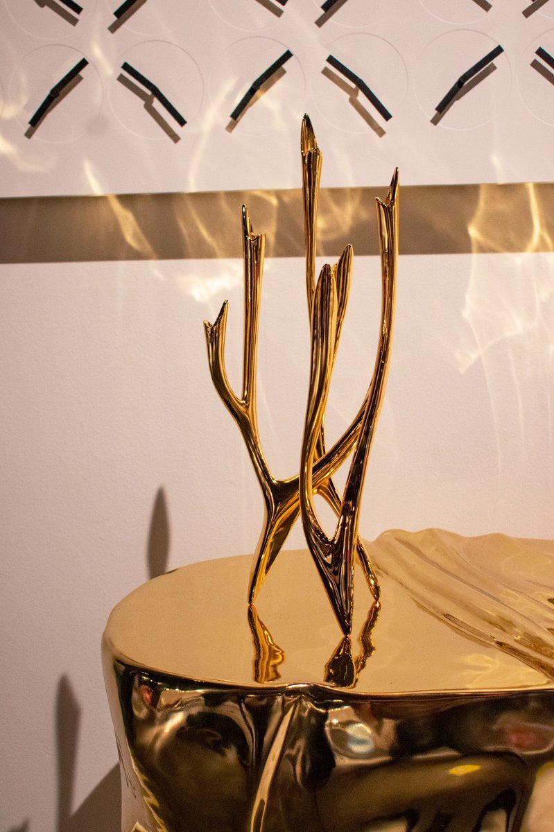 MartynWhiteLDN's tweet photo. I love the fascinating sculptural designs on display at the @GalleryAll stand at @DesignMiami , especially with that pop of purple / blue.
#designmiami #designmiamibasel #artbasel #galleryall #sculpture #gold #art #artwork #luxurydesign https://t.co/Pze13kQeiq
