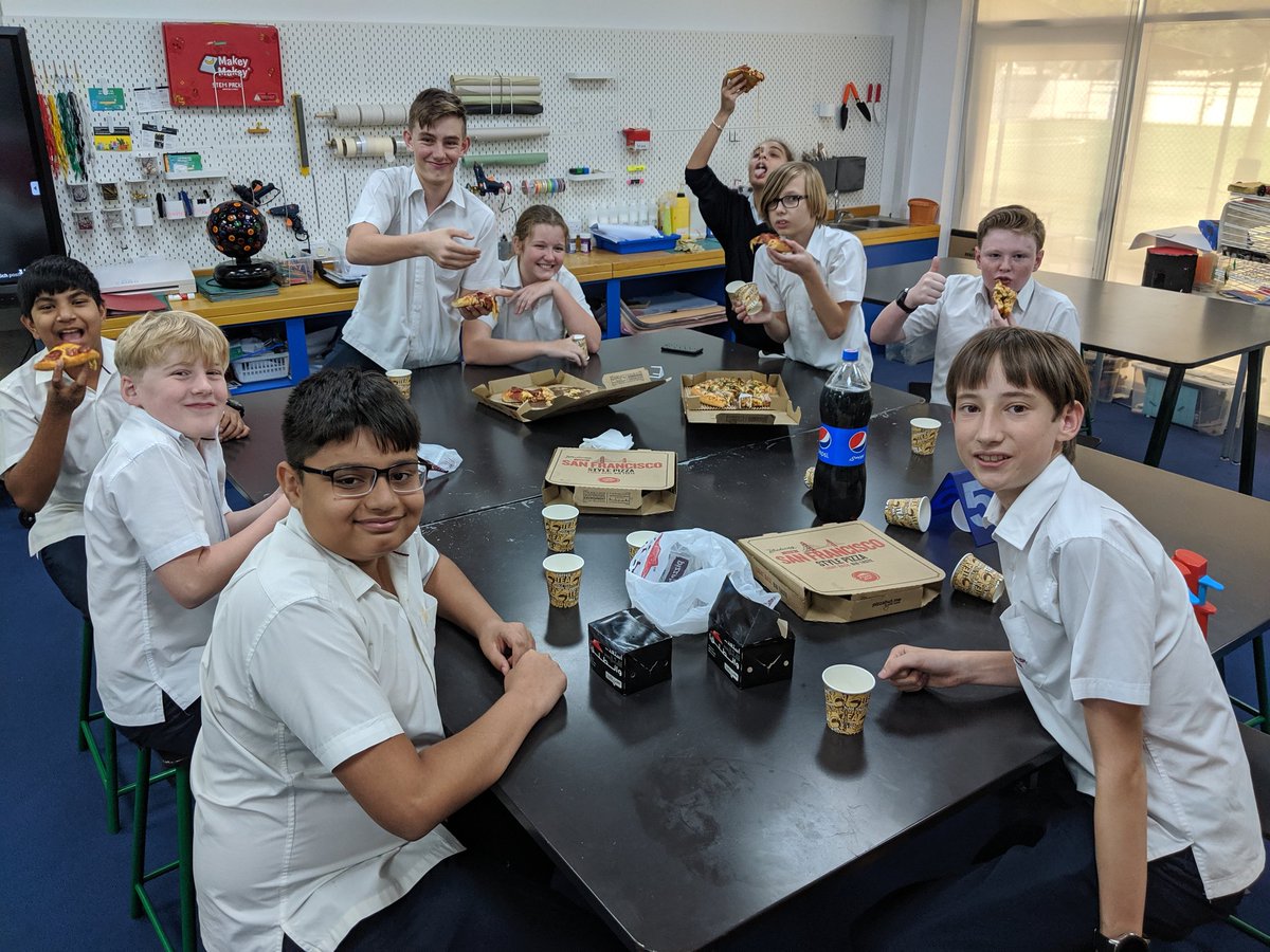 MrOatesSoSimple's tweet photo. Last #MasterMakers ECA of the year. Pizza is the very least they deserved after winning the school a bunch of awards and helping with the #STEAM curriculum @DubaiBritishSch Best #edtech investment ever made is always a group of student geeks! @Taaleem #BeginsAtDBS #edutwitter https://t.co/xwrKHSW5uV