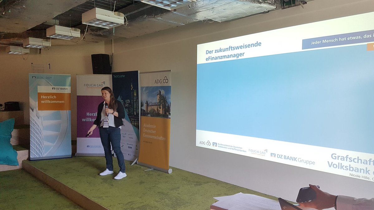 chrizzl0r's tweet photo. Innovative Ideen bei den Elevator-Pitches zum 6. #GENOhackathon von PFM, über KYC, Schuldnerberatung bis hin zu Blockchain-Lösungen für #Genossenschaften https://t.co/NoPTwl50Wt
