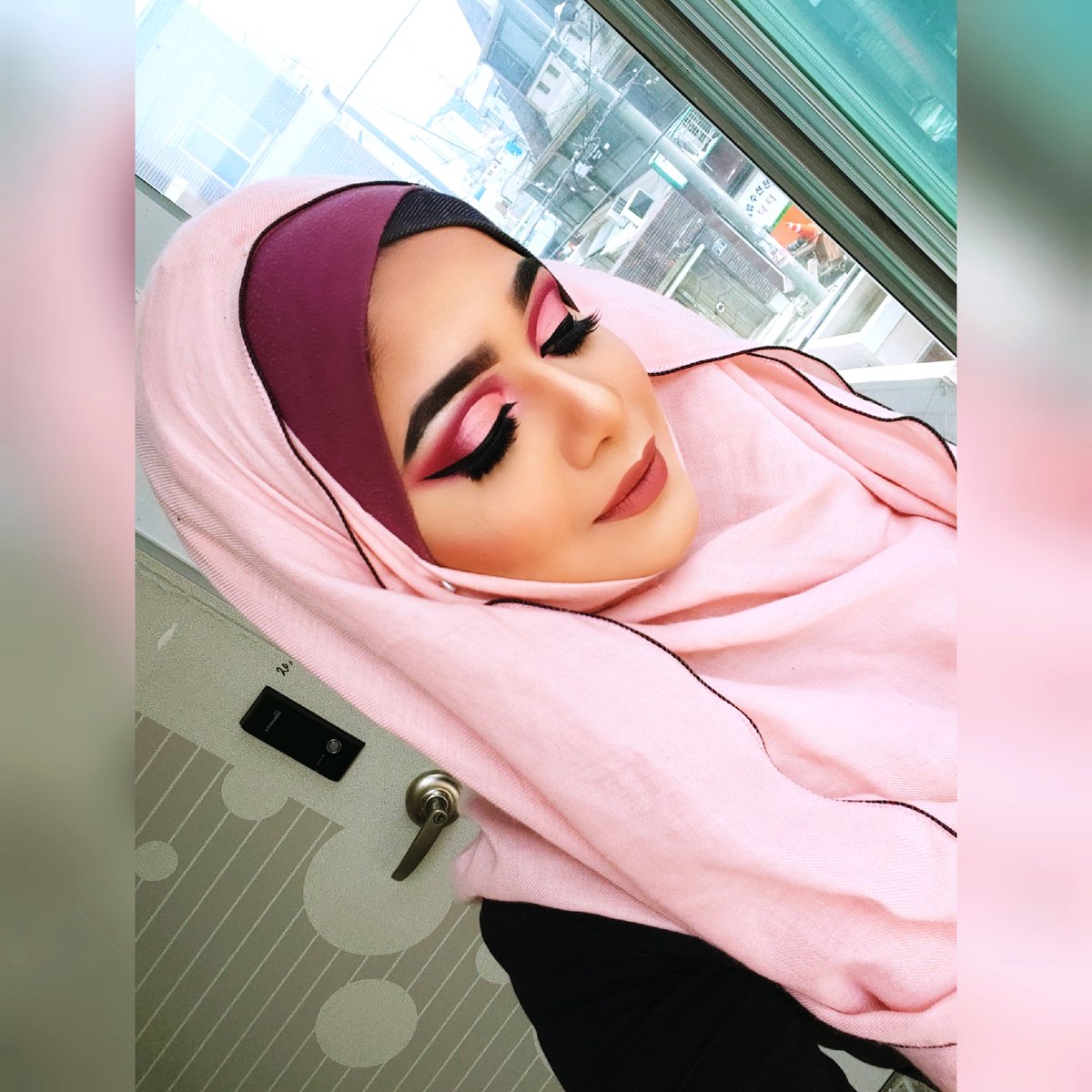 B_D_B_G's tweet photo. Used @wetnwildbeauty photofocus(golden beige)+@Maybelline fit me(320,@MakeupRevUSA banana powder &amp; ultra contour+blush goddess palette,@juviasplace the zulu &amp; magic palette,@ABHcosmetics #ModernRenaissance &amp; matte nude in #spice, #eyebrows-> @TonymolyMy pencil
#makeup #addiction https://t.co/L9v0atZtkd