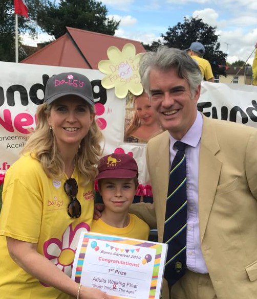 jcartlidgemp's tweet photo. Delighted to award 1st prize to the Daisy chain walking float #doingitfordaisy #dipgawareness #fundingneuro https://t.co/Skwkpoyham