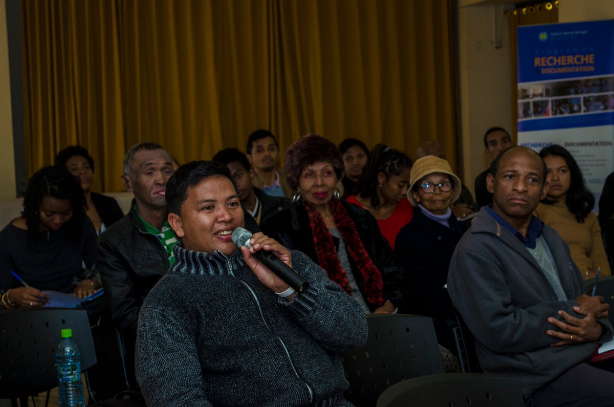 ArrupeMDG's tweet photo. Conception concentrée sur l'humain - Ketrika sary an-tsaina : conférence du Dr Nomena Raberaoka au CSA, pour présenter le processus de #designthinking basé sur la culture malgache. #LearnAndShare https://t.co/7wy2iSIuUz