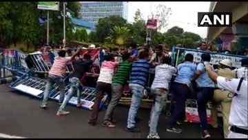 NewsMobileIndia's tweet photo. #WestBengal: Teachers protest at Bikash Bhavan, #Kolkata demanding higher wages among other demands. https://t.co/1Ru7egaUrc