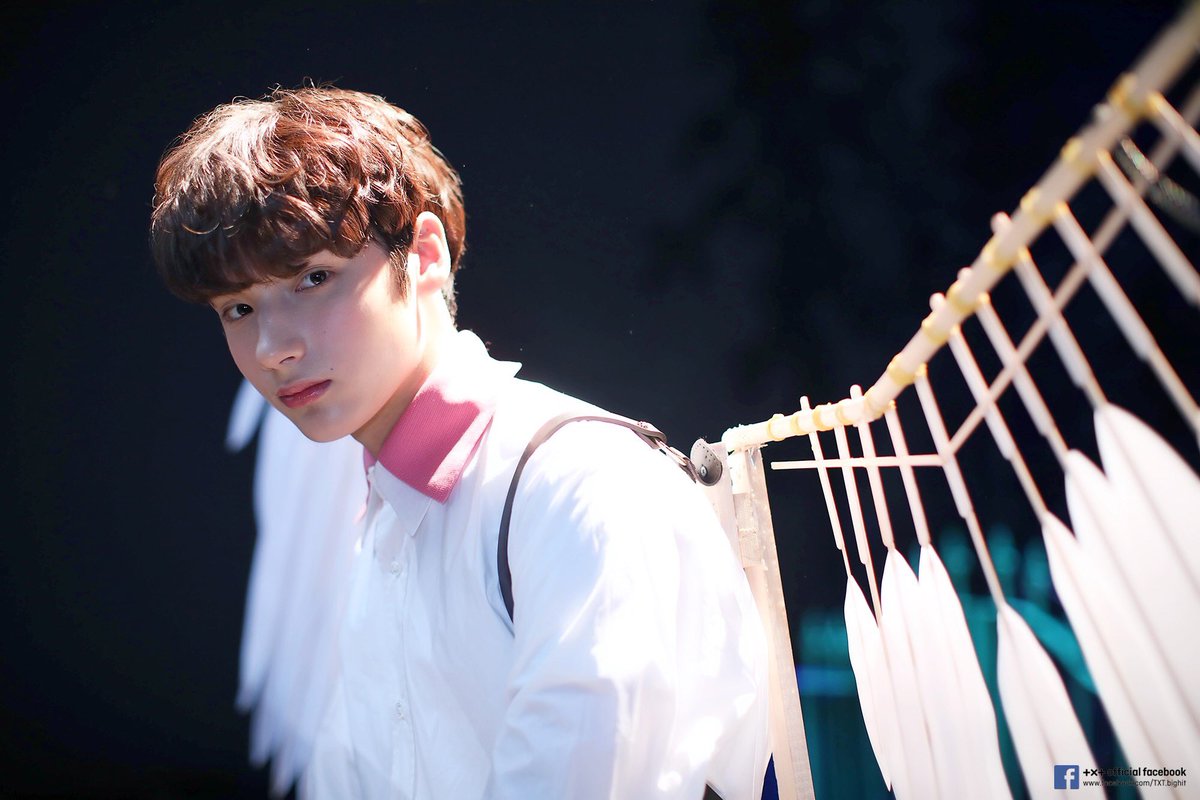 Huening35934766's tweet photo. ไม่อยากเป็นแม่แล้วอ่ะ อยากเอามาเป็นปั๊วว😍 ยิ่งโตยิ่งหล่อ😍😍😍

#TXT #TOMORROW_X_TOGETHER #HUENINGKAI https://t.co/B4kY3ck7MO
