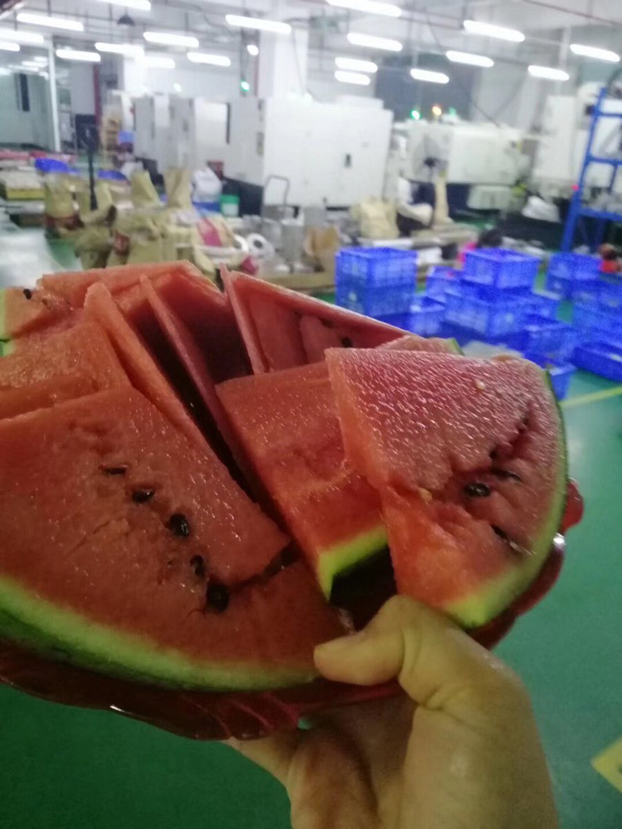HJY_Precision's tweet image. It is very hot today. I sharing the iced watermelon with workers in factory. #cncfactory #cncworkshop
