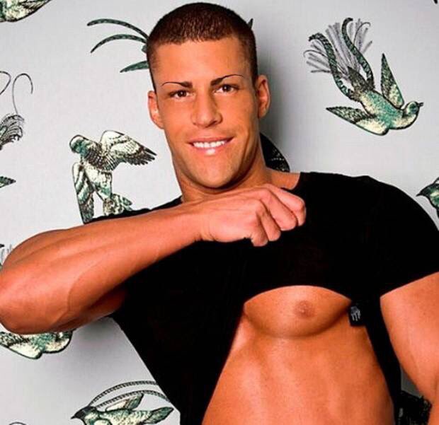 RicciGuarnaccio's tweet photo. @RachEliz1234 @JayGardner Iβm just going to leave this here ladies and gents hahaha That is all..... π€£ππ€£π #KingOfBrows π https://t.co/LmdbL09eps