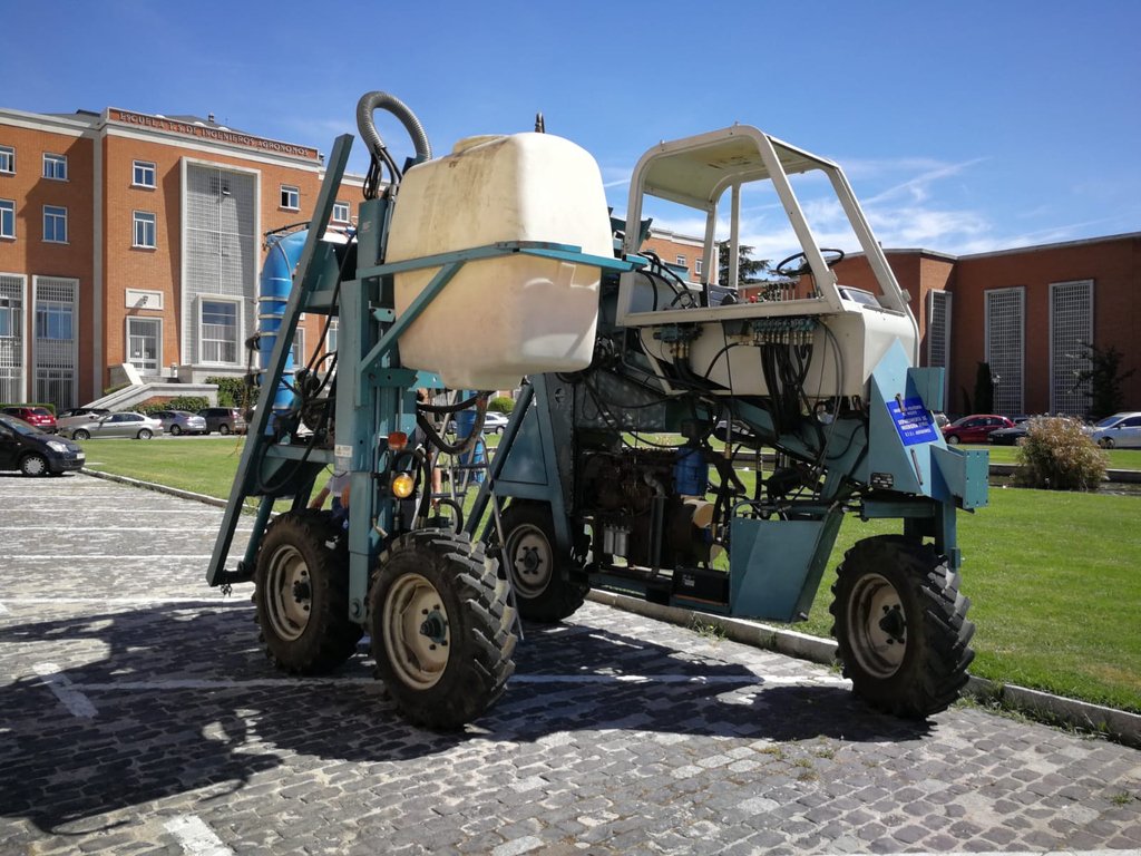 Terminando las pruebas con la antena RFID instalada en el tractor. #technology #accesscontrol #RFID #maker #protoboard #eletronica #electronics #rfidchip #rfidreader #software  #elevatorcontrol #patrol #agriculturedrone  #agriculturaespañola