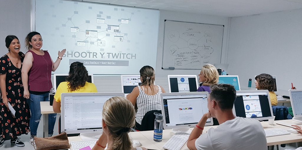 aulaCM's tweet photo. Hoy en la #clase13 del #Equipo144 @carladomarti y @nanmartins99 nos presentan #Twich y #Shootr como redes sociales nuevas y plataformas de #marketing https://t.co/nlJYJqW08V