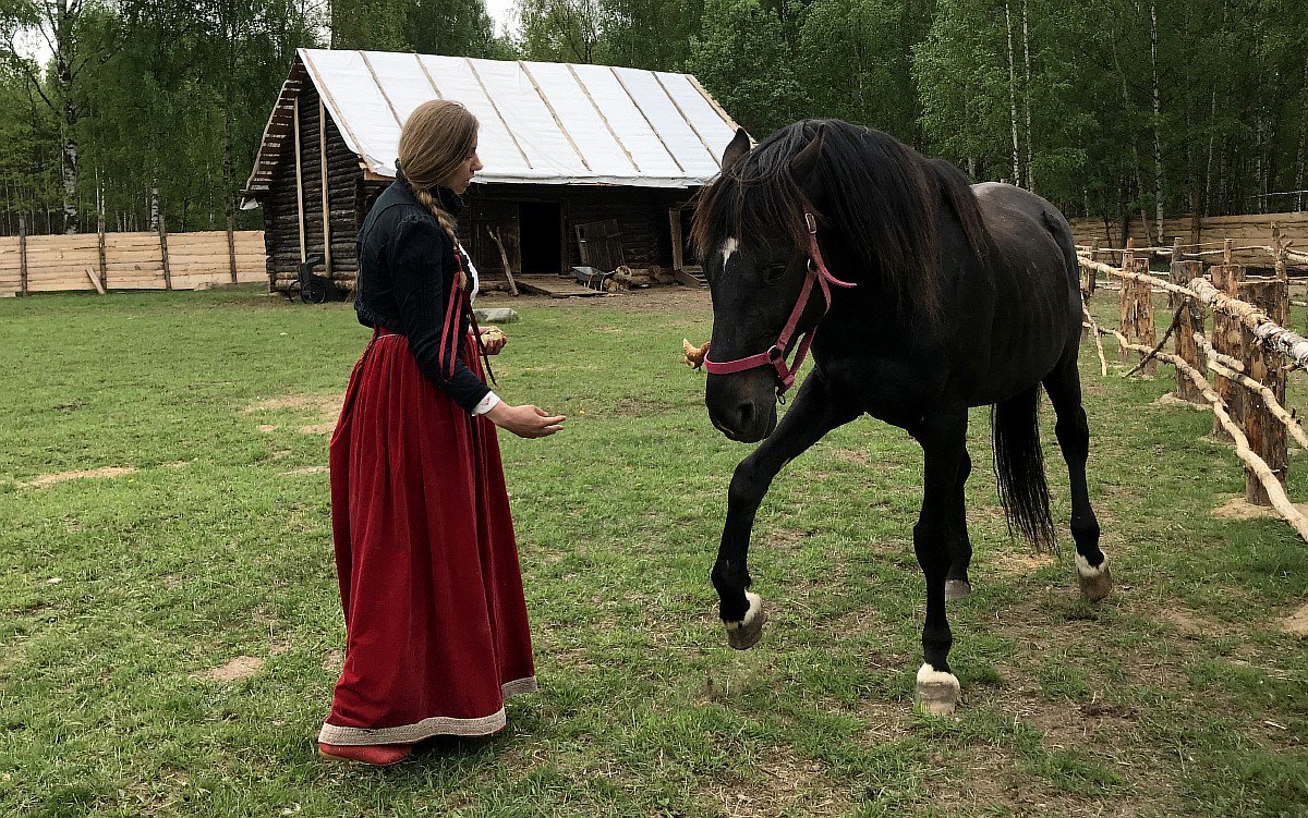 StranaRu's tweet photo. Слышали о загадочном тыгыдымском коне? С некоторых пор у него есть родина — искусственно, но с большой душой созданная этно-культурная деревенька Тыгыдым на Рыбинском водохранилище.

https://t.co/tEhwiL6x5h
Фото: Соня Ляшкевич / https://t.co/QkK8TGIwCz https://t.co/KlXNfryQSe