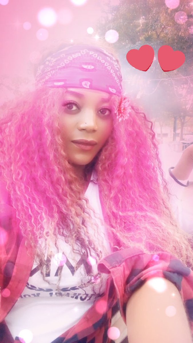 Jenniph62241449's tweet photo. Trying out the 80's look😁😁#photoshoot with my friend 😋😋#models https://t.co/sG4fYD5ZmX