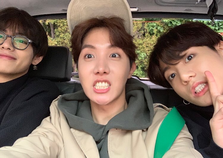 itsdavids_'s tweet photo. 다 준비 됐나!!!! 쏴라있네!!! 아미!!!!!!! 
내일봅시더 💜💕 https://t.co/qTJISJ38gL