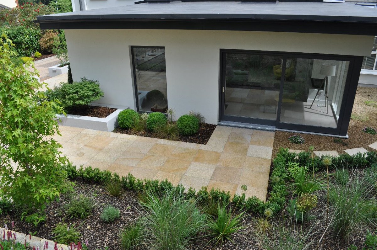 Verdant planting, granite paving and award winning design from @Earthlinks1 see more at:
trustedpeople.ie/professional/e… #GardenDesign #GardenBuilding #TrustedPeople