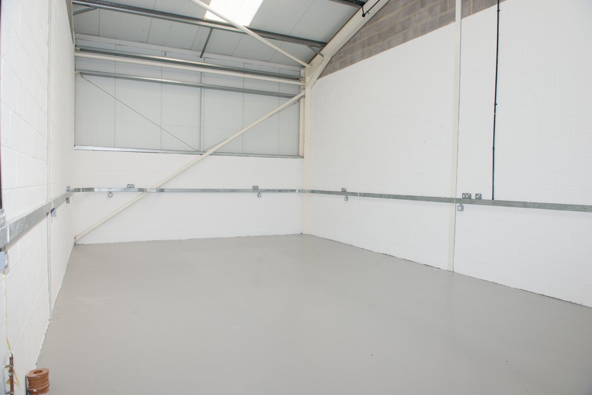 Basepoint_Basin's tweet photo. Rarely available flexible workshop space at Basepoint #Basingstoke 600 Sq.Ft. available now. Workshops are ideal for a variety of use, including retail, office and storage. Book your viewing today by calling 01256 406666 or emailing basingstoke@basepoint.co.uk #flexibleworkspace https://t.co/Ldi25KGIa5