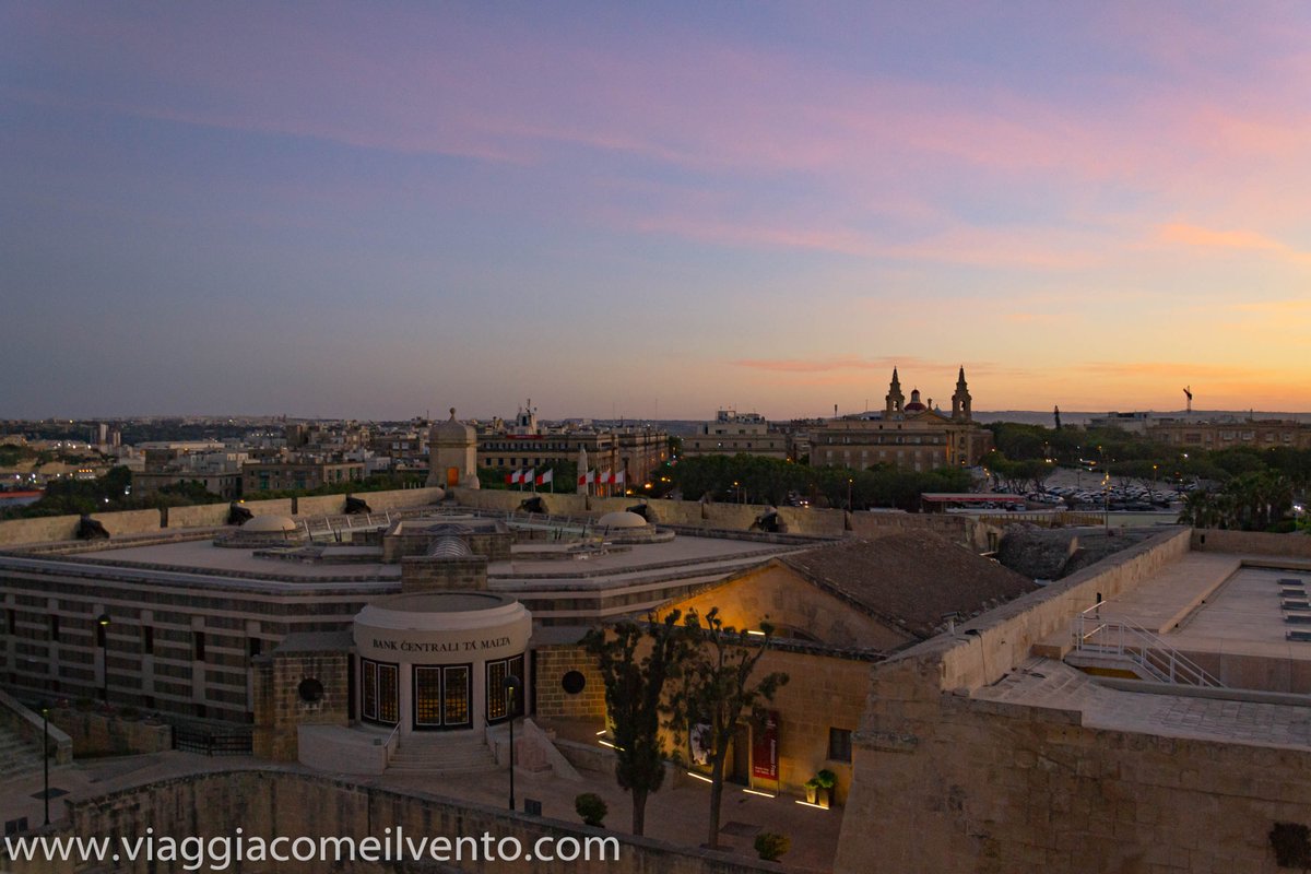 SimonaPasquino5's tweet photo. #Malta, dove e come. Alcuni consigli, spero utili, per chi si appresta a  scoprire #LaValletta. E non dimenticate quello che ho dimenticato io come una principiante qualsiasi 🤣 @cittameridiane @LucaPery  @eLi_and_FaBi @Assaggidiviaggi @viaggimperfetti 
➡️https://t.co/xE9mrZY2ct https://t.co/RlE7grl1uX