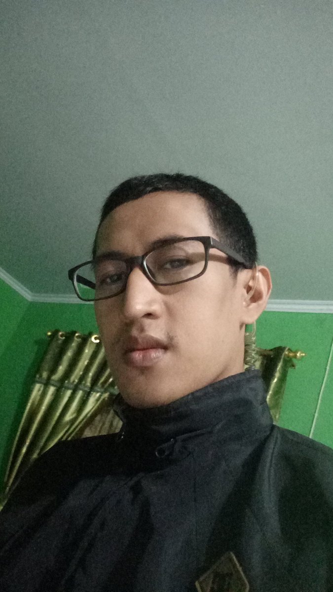 Siang
Akan gelap jika tertutup awan
Sebelum hujan

Malam
Akan tetap gelap
Meski bulan sedang terang