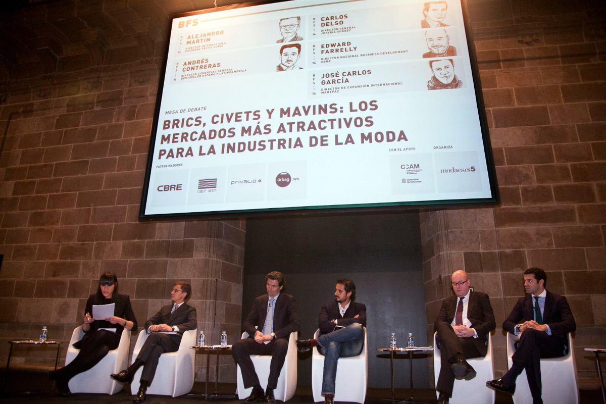 Modaes's tweet photo. En febrero de 2009, https://t.co/e8bNTHzd4X echó a andar. Aquel año, la moda española estaba en plena expansión global: @stradivarius , @Bershka y @pullandbear , por ejemplo, acababan de aterrizar en China #Modaes10 #Modaes10Años https://t.co/n6NmSzGUEY