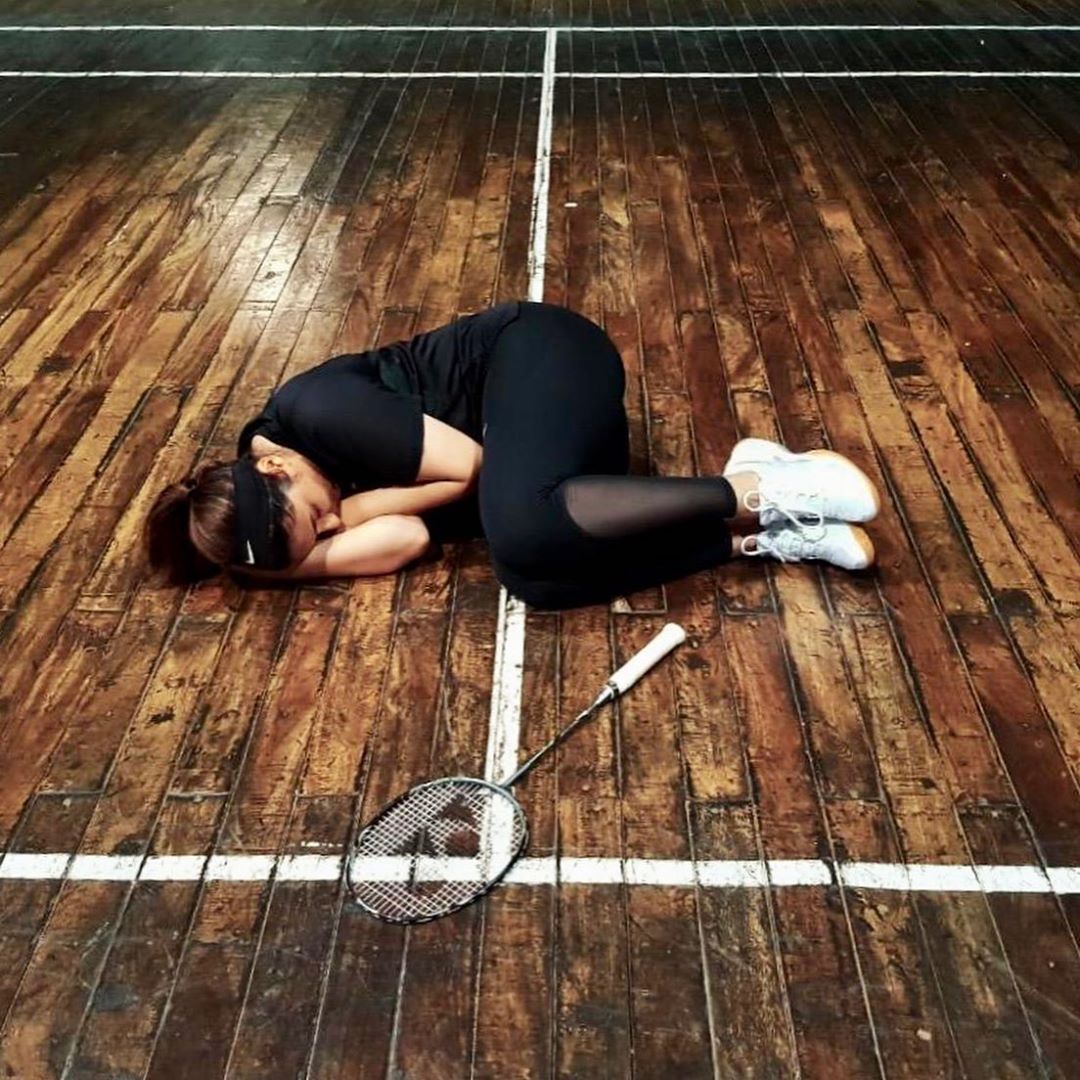 ParineetiChopra's tweet photo. Before ........ and After! 🤭🏸 @NSaina HOW DO YOU DO THIS!😱😱#SainaNehwalBiopic #Training #ShootsStartsInOctober https://t.co/0MTnrnDT3I
