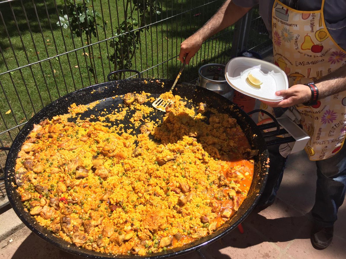Les famílies de 4t D de primària varen fer una paella familiar per acomiadar el cicle!