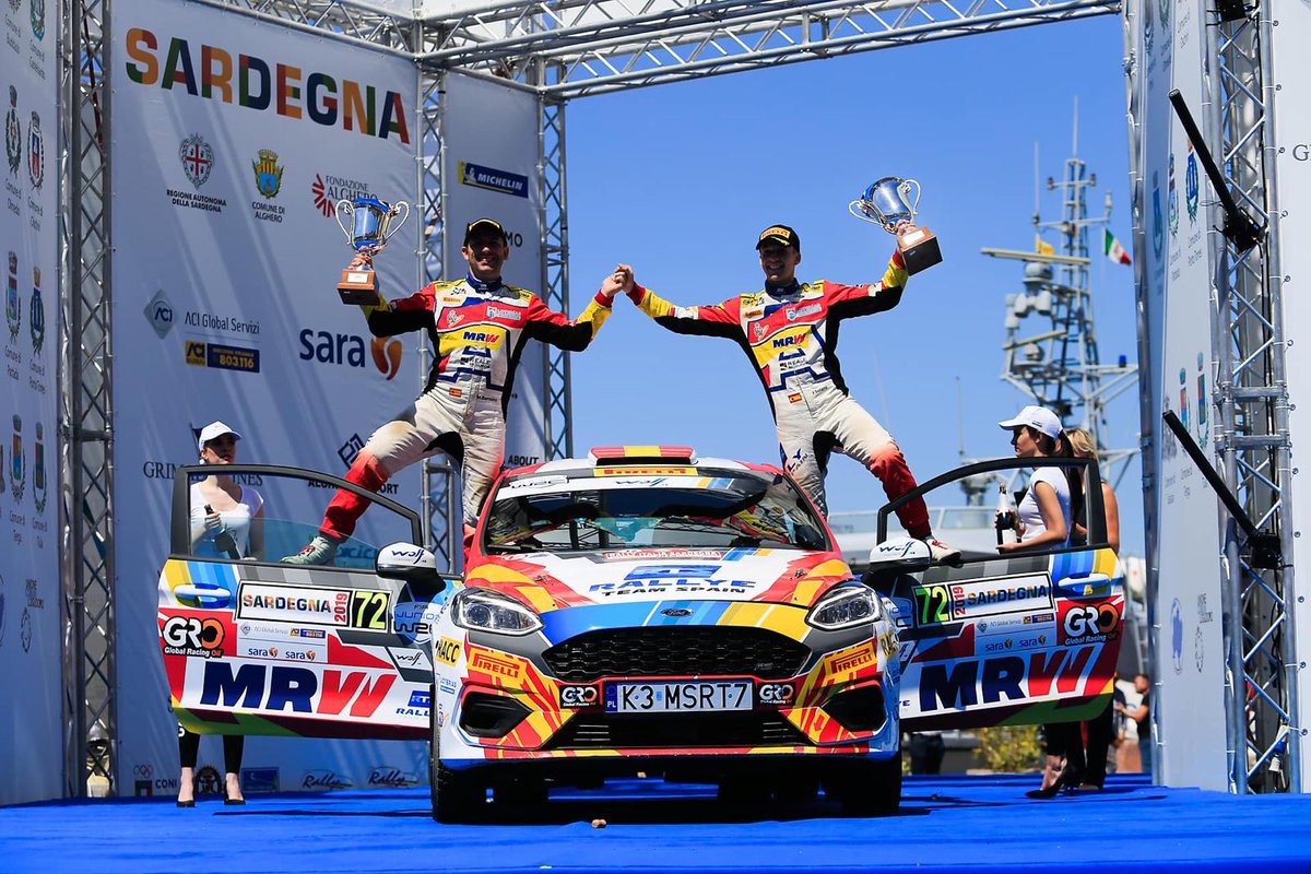 🥇🍾 Debut con victoria de <a href="/JanSolans/">Jan Solans</a> en el <a href="/Rally_d_Italia/">Rally Italia Sardegna</a> #Sardegna 2019, en su primera participación en un #rally de tierra del Campeonato del Mundo <a href="/FIA/">FIA</a> Junior <a href="/OfficialWRC/">FIA World Rally Championship</a> y con el coche del <a href="/RallyeTeamSpain/">Rallye Team Spain</a>. 👏 ¡Felicidades campeón! 

#MRWentregados #JuniorWRC #WRC #FIA