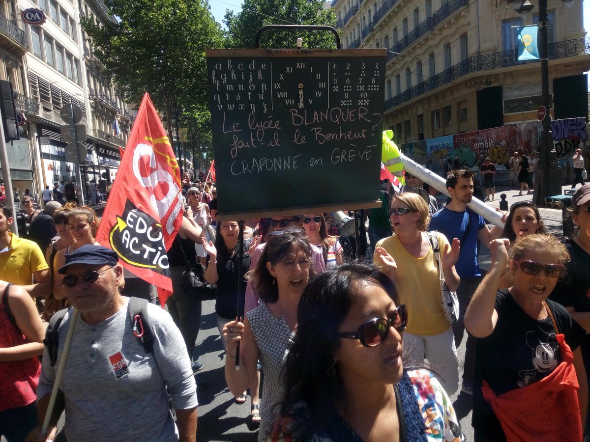 so_cnt's tweet photo. Manifestation déterminée des personnels de l'éducation en #greve ✊ On est toujours là pour l'honneur des professeurs et une école meilleure ! #StopReformeBlanquer https://t.co/iXQxiY8Mm5