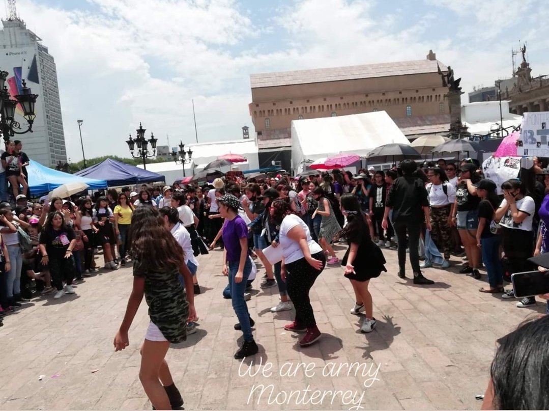 WeAreArmyMTY's tweet photo. 📽 WE ARE ARMY MONTERREY 💜
16*JUNIO*19
MARCHA PARA QUE BANGTAN DE FECHAS PARA MONTERREY #BTS #ARMY #BTSEnMonterrey #BTSinMéxico @BTS_twt @BigHitEnt https://t.co/RFZziTQCWM
